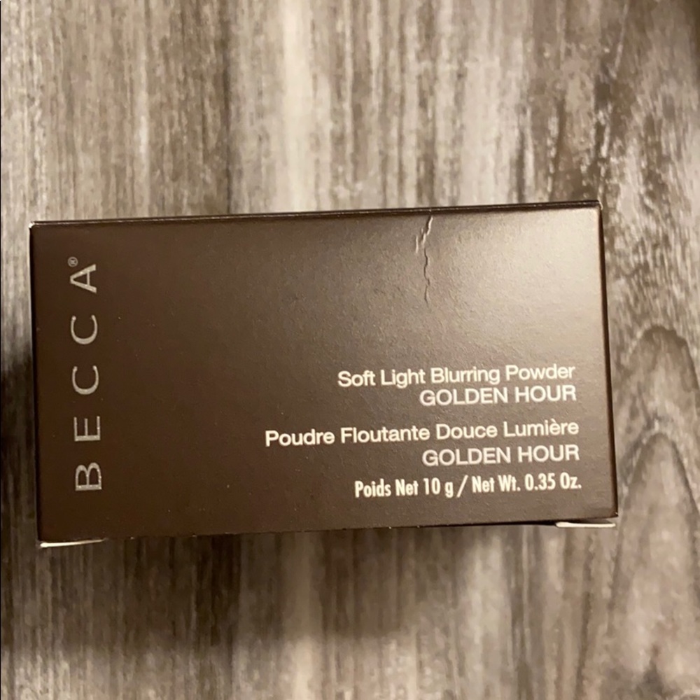 Becca Soft light blurring powder